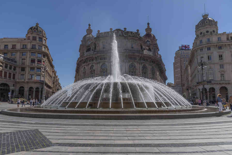 Italia - Génova 006 - plaza de Raffaele  de Ferrari.jpg